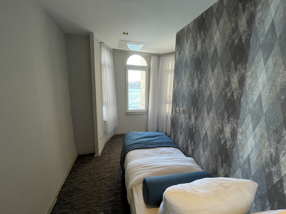 Superior Triple Room photo 3