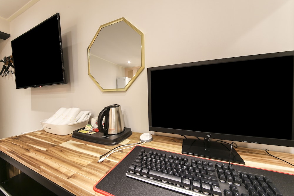 Deluxe Room, 1 Bedroom (Reserve breakfast before 10PM) photo 3