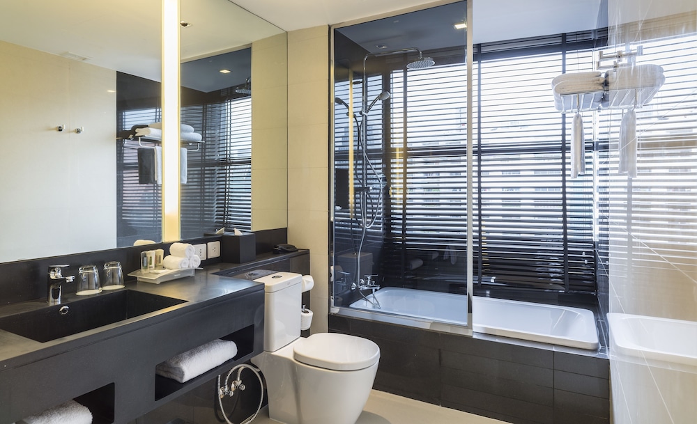 Suite, 1 Bedroom, City View thumbnail 6