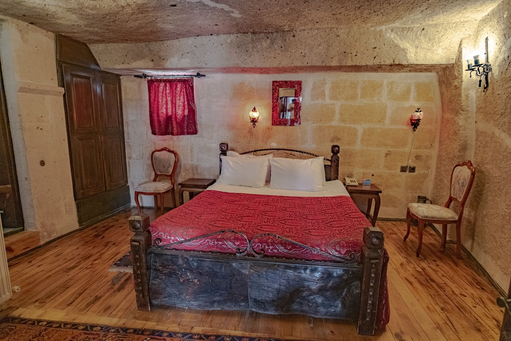 Cave Suite - Photo 1