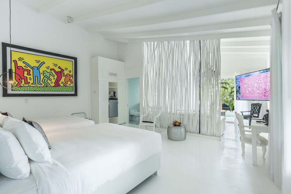 Gigi Hip Suite, Ocean View with Pool