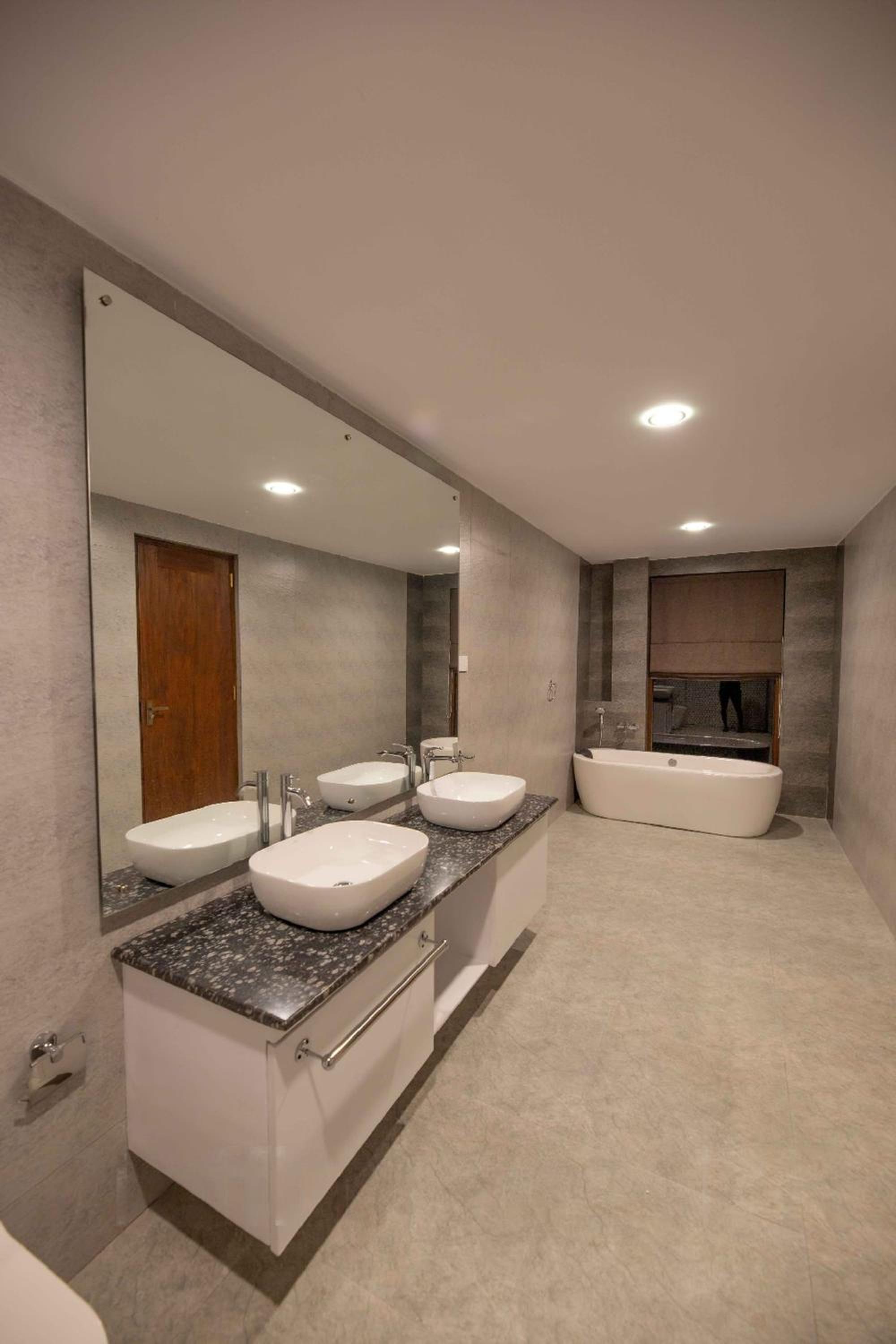 Executive Suite - Photo 1