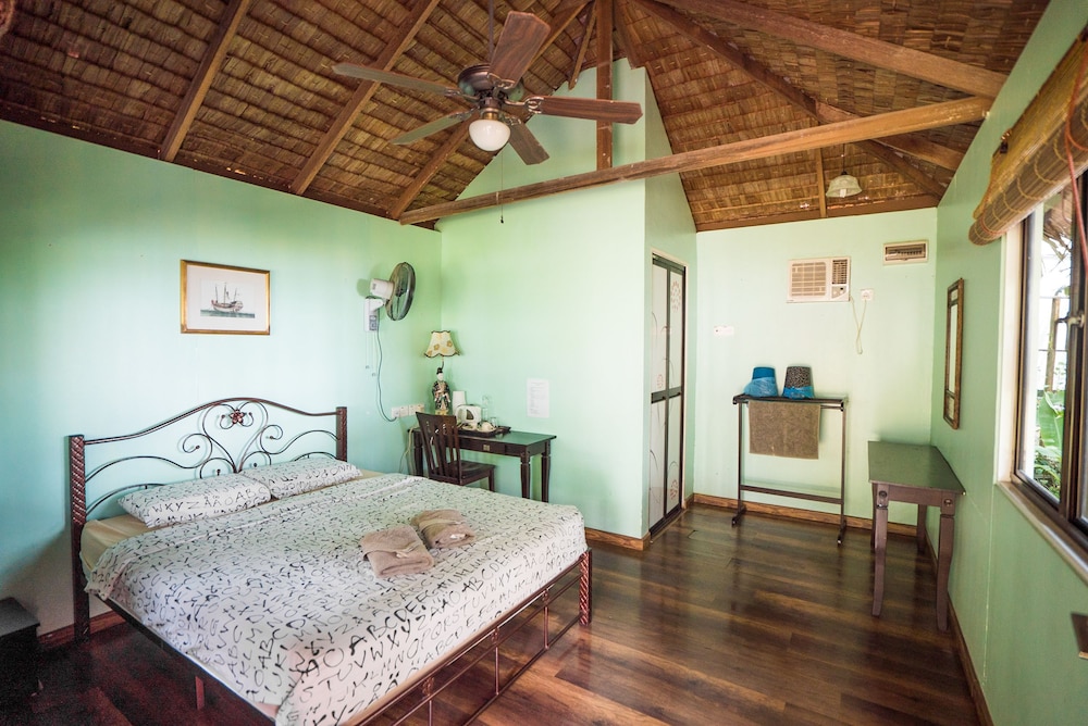 Deluxe Room, 1 King Bed, Non Smoking, Garden View