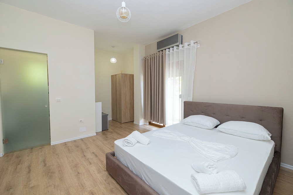 Deluxe Double Room, Partial Sea View