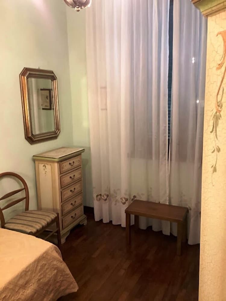 Basic Single Room photo 2