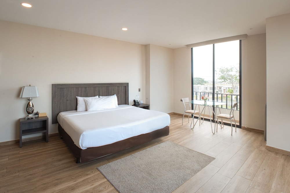 Junior King Suite