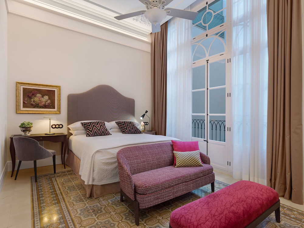 Double Deluxe Room with Spa Access