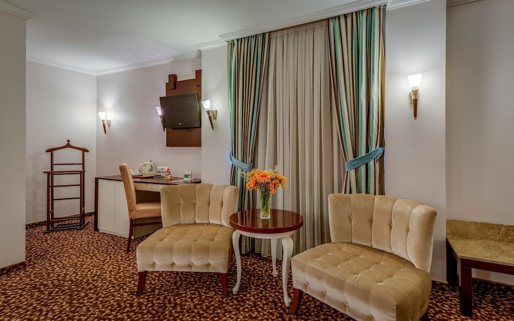 Suite, 1 King Bed, Non Smoking, View