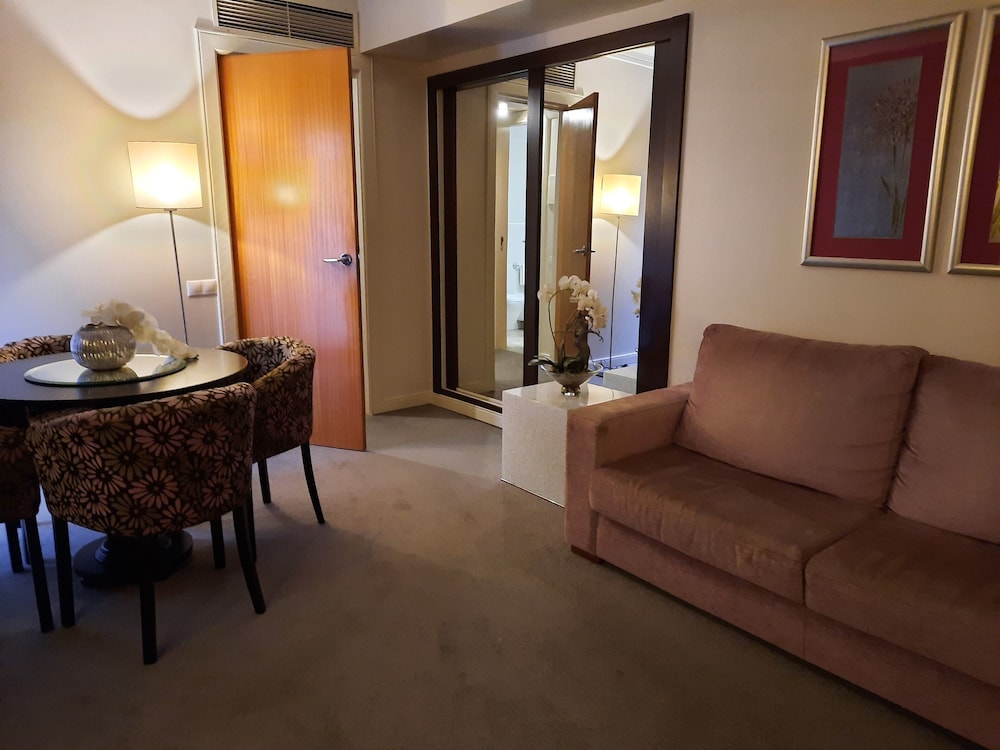 Suite - Photo 4