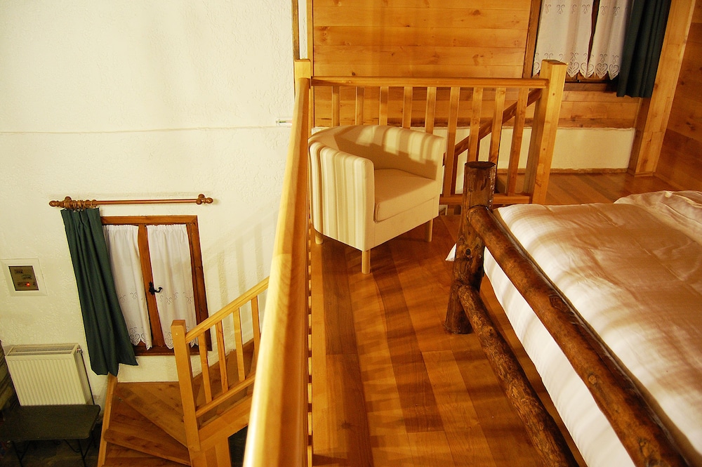 Deluxe Suite, Jetted Tub