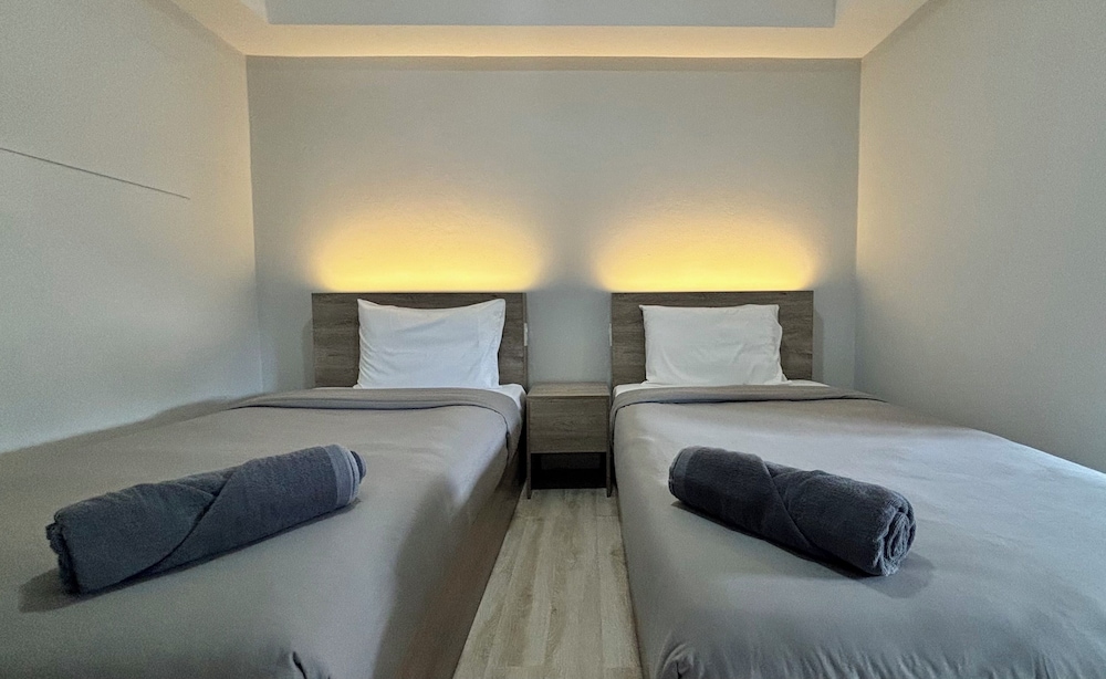 Standard Twin Room - Photo 4
