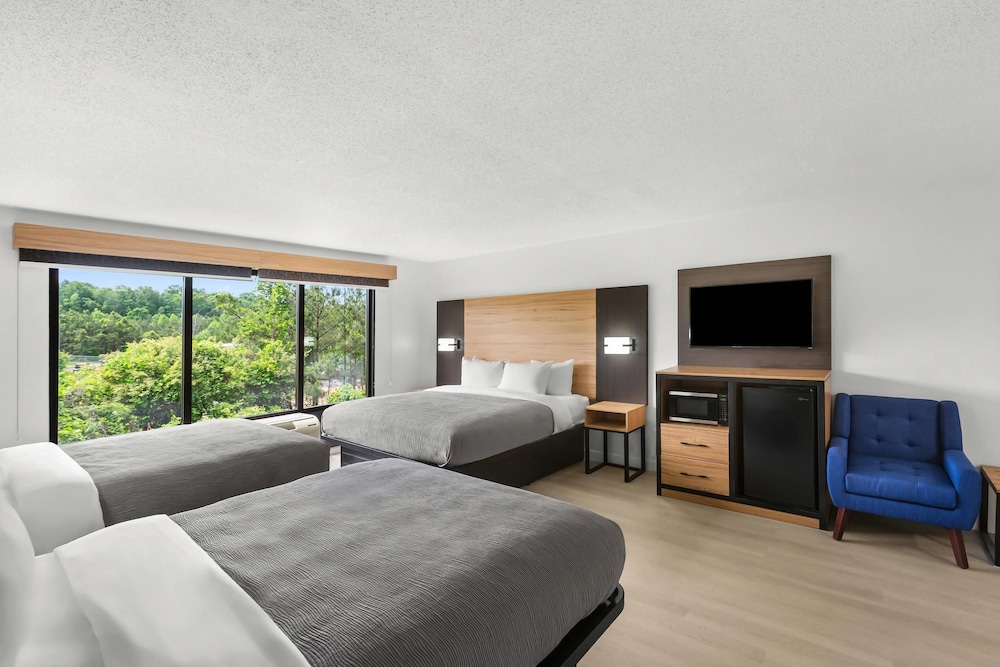 Standard Room, Multiple Beds, Non Smoking - Photo 2
