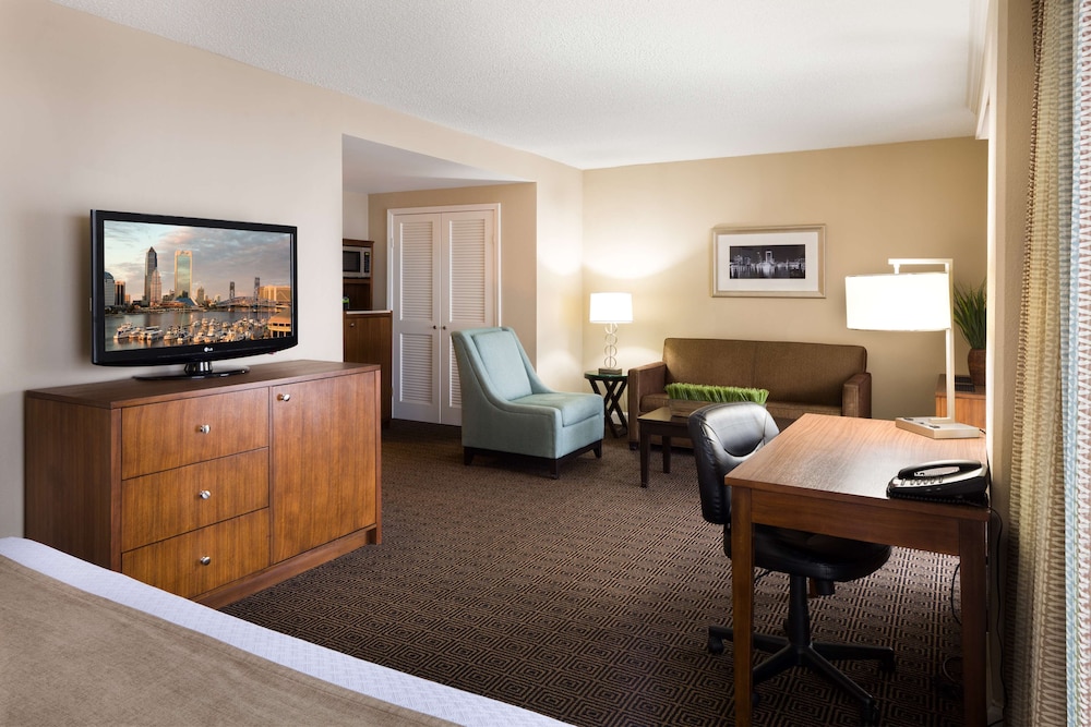 Junior Suite, 1 King Bed (Riverfront) - Photo 3
