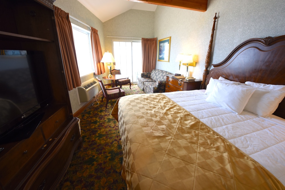 Deluxe Suite, 2 Bedrooms, Balcony, Lake Front