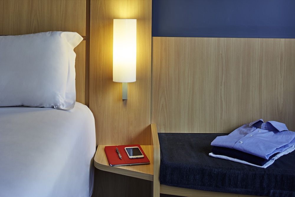 Standard Room, Multiple Beds photo 2