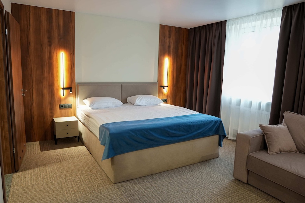 Luxury Suite, City View