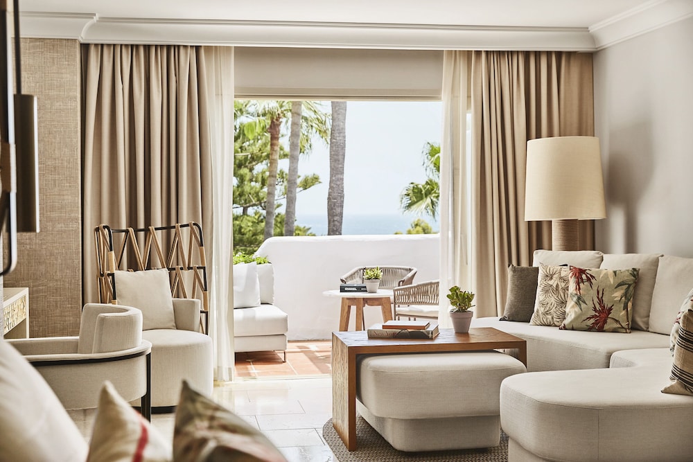 Junior Suite, Beach View (Grand)