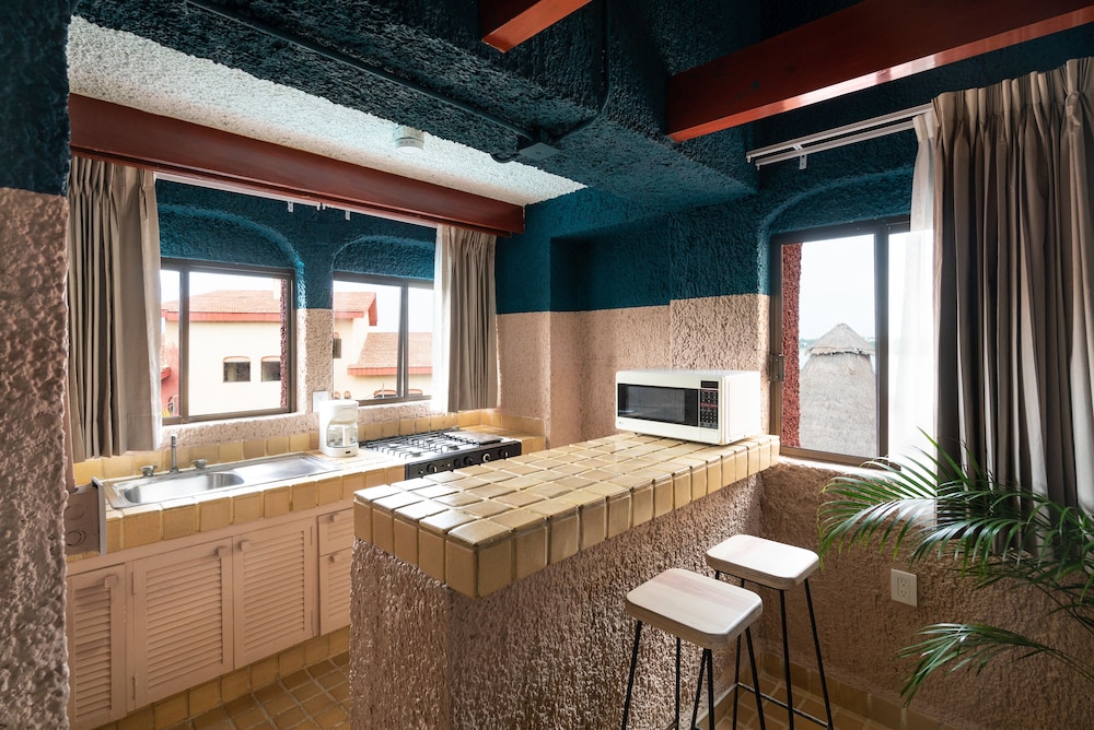 Studio Apartment with Kitchenette - Photo 2