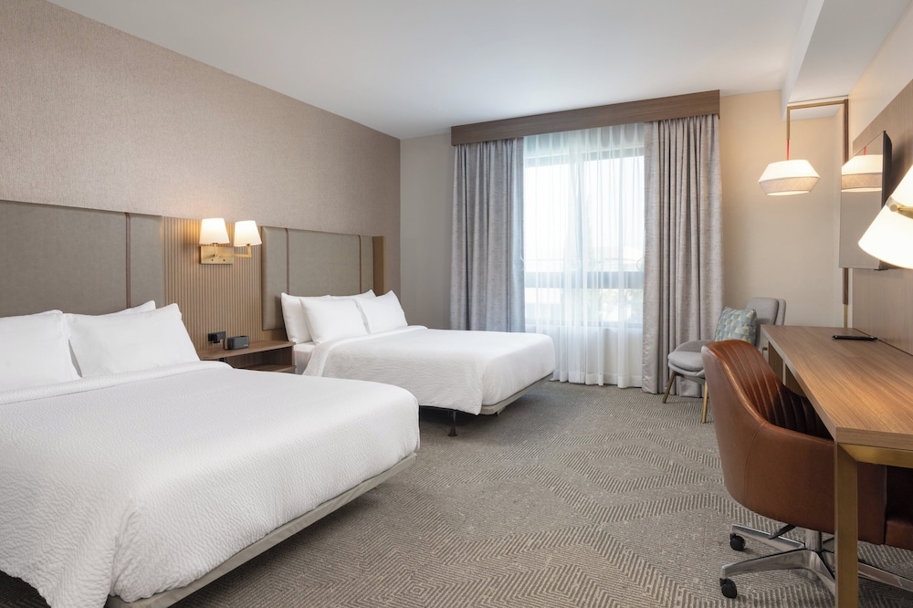 Standard Room, 2 Queen Beds, Roll-in Shower (Communications, Mobility) - Photo 1