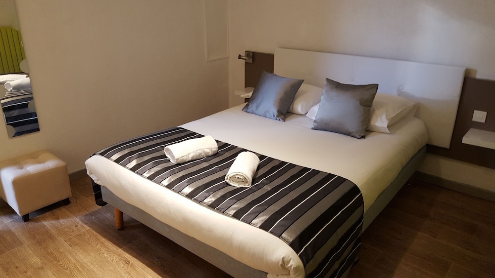 Standard Double Or Twin Room photo 3