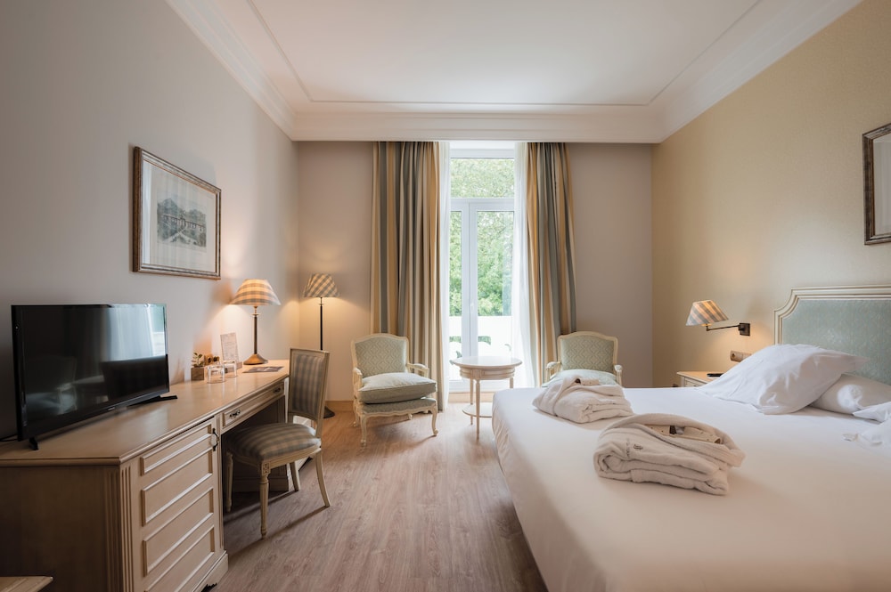 Standard Double or Twin Room - Photo 1