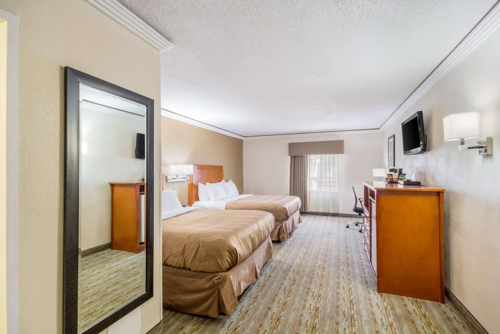 Room, 2 Queen Beds, Accessible, Non Smoking photo 3