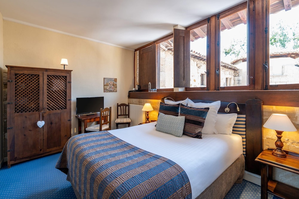 Standard Room, 1 Queen Bed, Non Smoking - Photo 2
