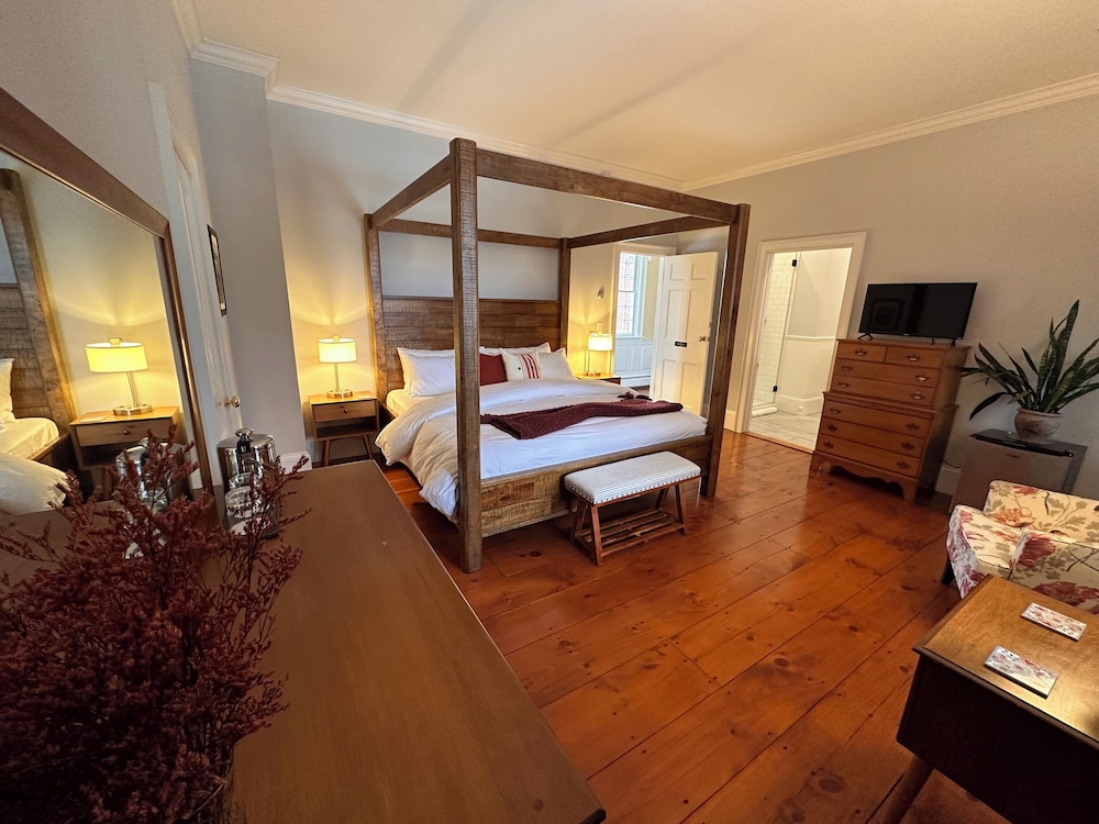 Superior Double Room, 1 King Bed, Balcony, Garden View