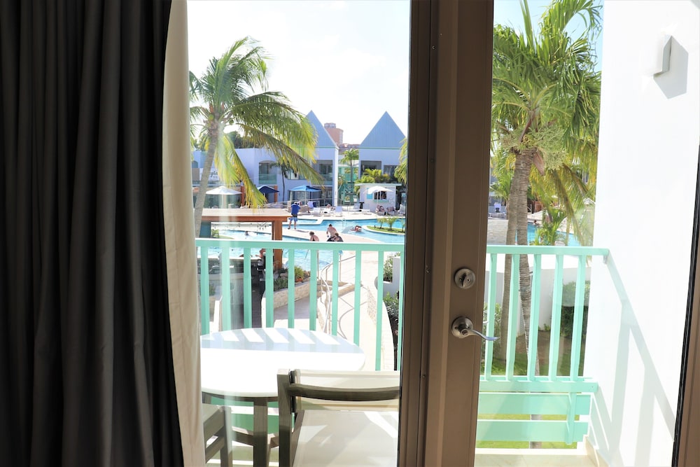 Room, 2 Queen Beds, Kitchenette, Garden View - Photo 8