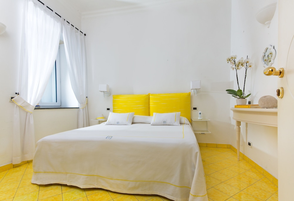 Standard double room with queen bed or 2 separated bed photo 2