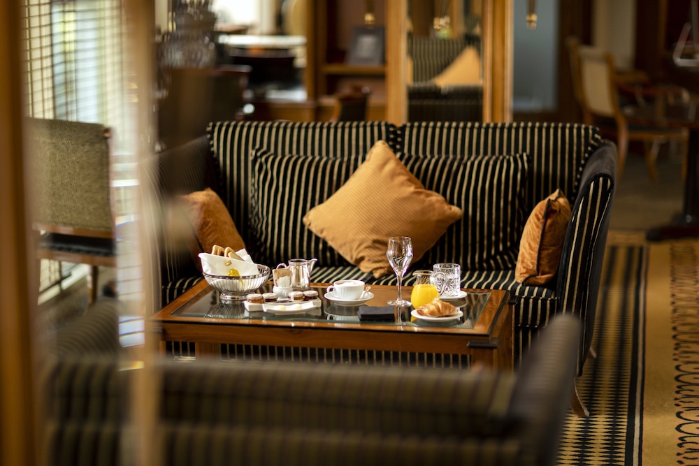 Junior Suite, 1 King Bed (Castellana View, Club Lounge Access)