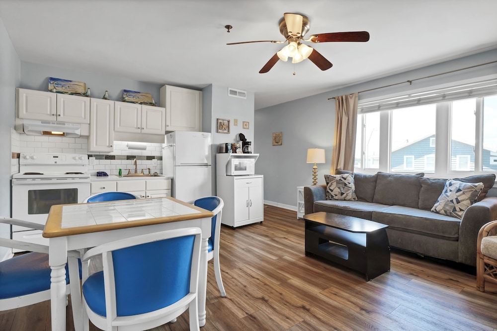 Exclusive Suite, 1 Queen Bed with Sofa bed, Kitchen, Ocean View