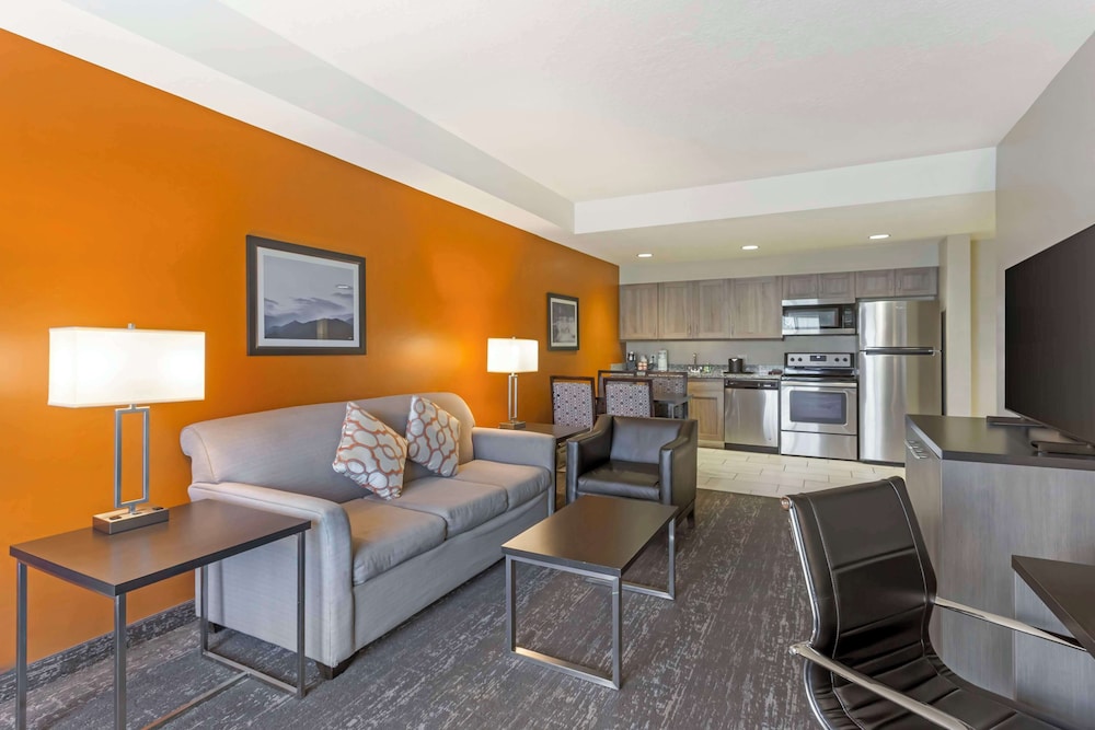 Standard Room, 2 Queen Beds, Non Smoking, Balcony (Pet Friendly;with Sofabed) photo 2