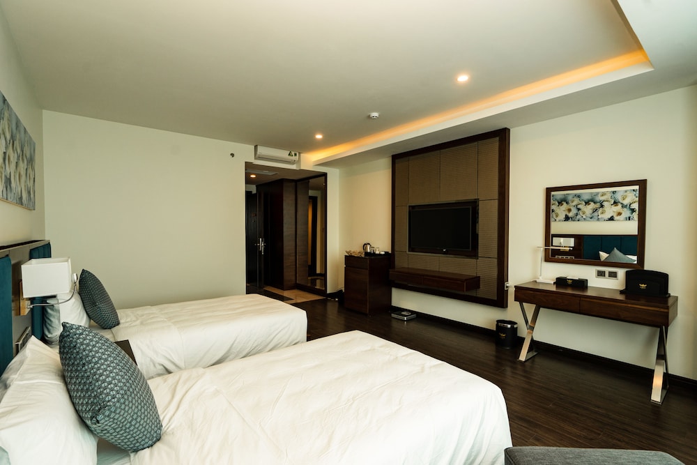 Family Suite, Multiple Beds, City View photo 3