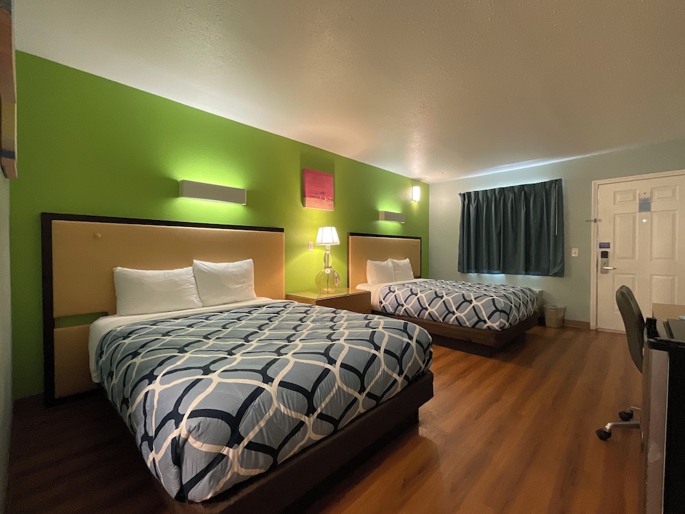 Standard Double Room, 2 Queen Beds, Non Smoking photo 2