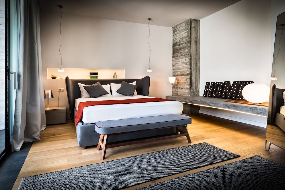 Suite, Balcony, Garden View