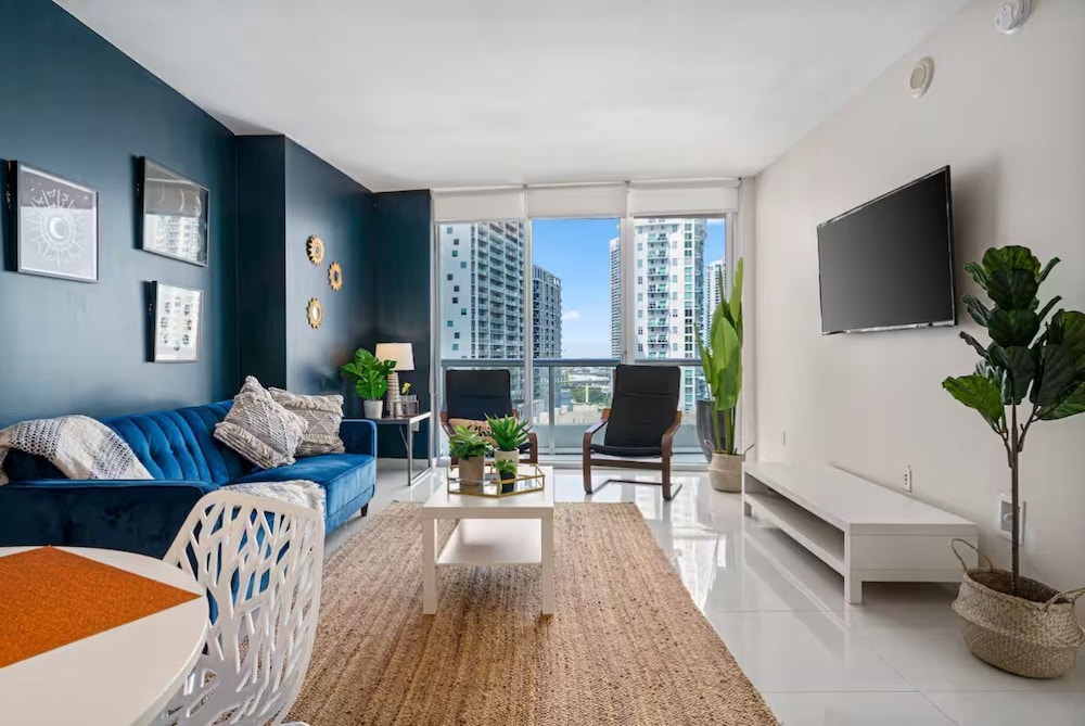 Exclusive Condo, 1 King Bed with Sofa bed, Kitchen, City View photo 3
