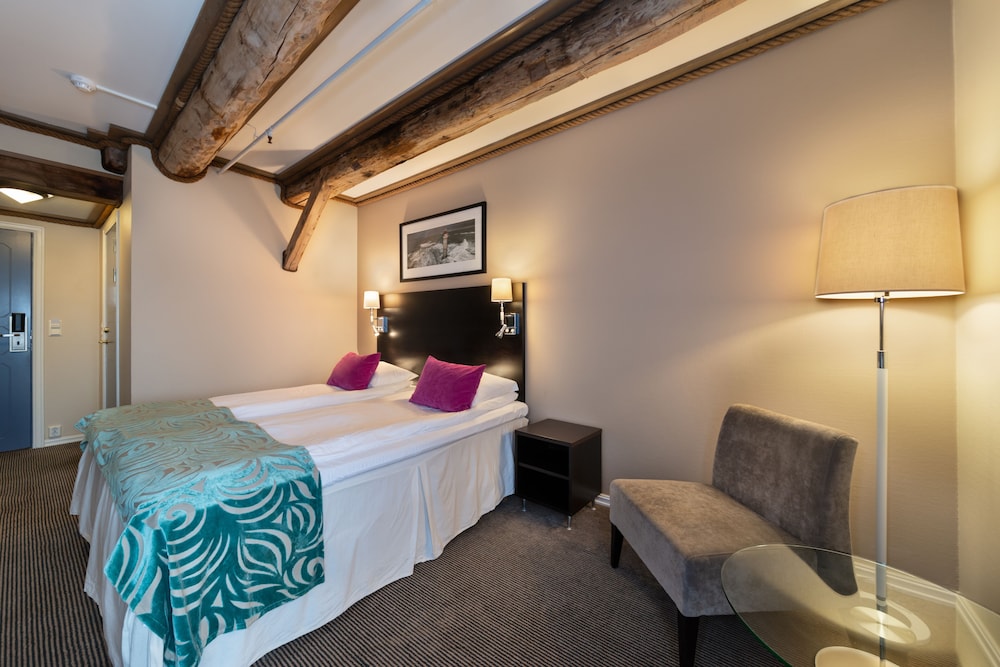 Standard Room, 1 Double Bed, Non Smoking - Photo 5