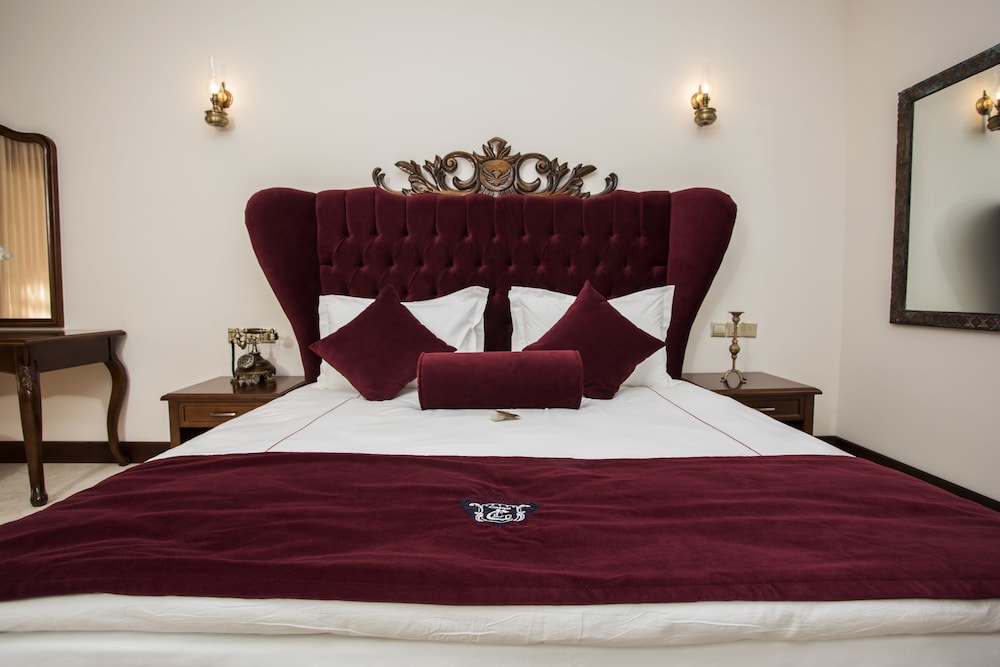 Standard Double or Twin Room (Single Use)