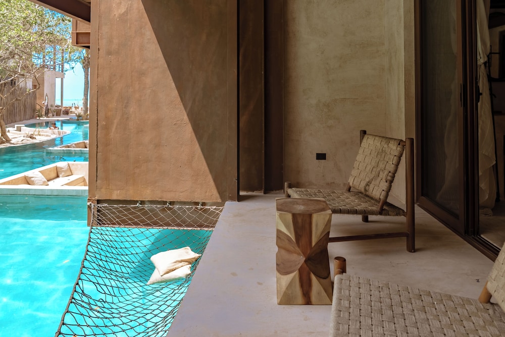 Traditional Room, Pool View photo 3
