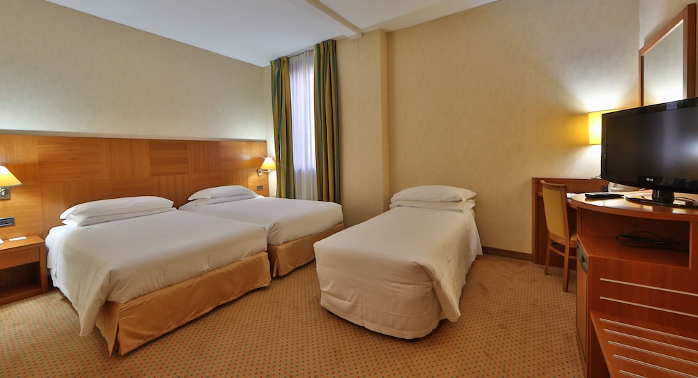 Standard Room, Multiple Beds, Non Smoking - Photo 1