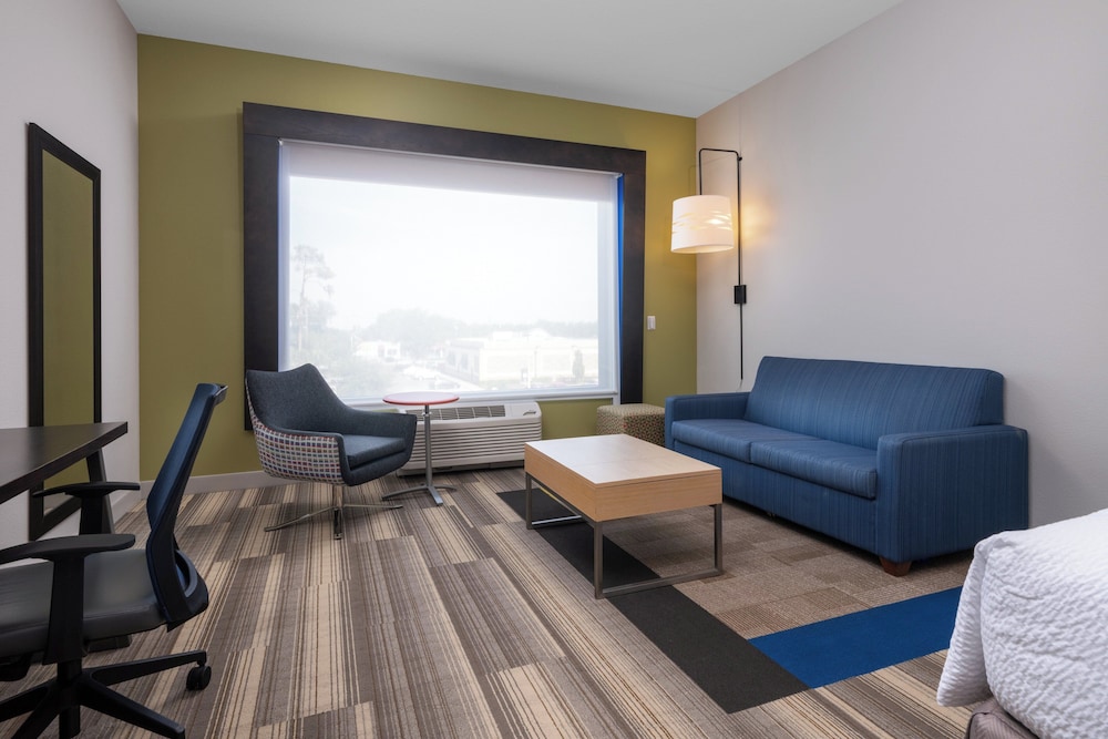 Suite, 1 King Bed with Sofa bed, Accessible Bathtub (Communication, Mobility) - Photo 3