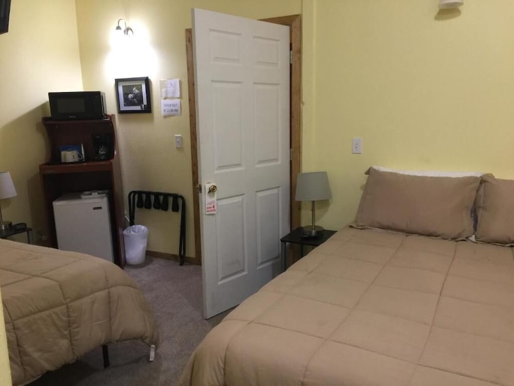 Premium Room, Multiple Beds, Mountain View photo 2