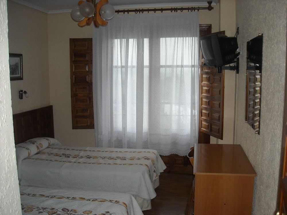 Basic Double Room, Private Bathroom photo 3