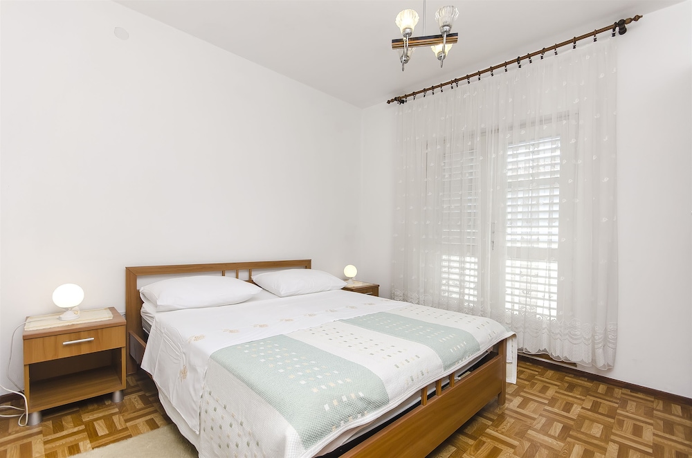 Apartment (A1)