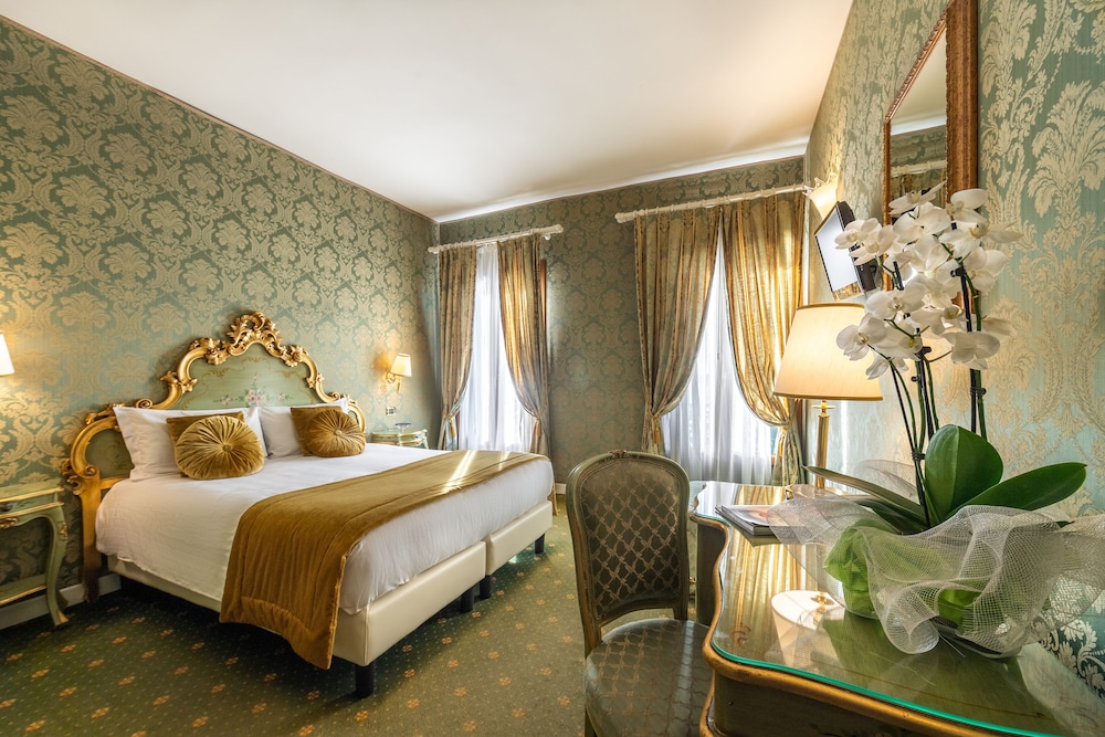 Superior Double or Twin Room, Lagoon View photo 1