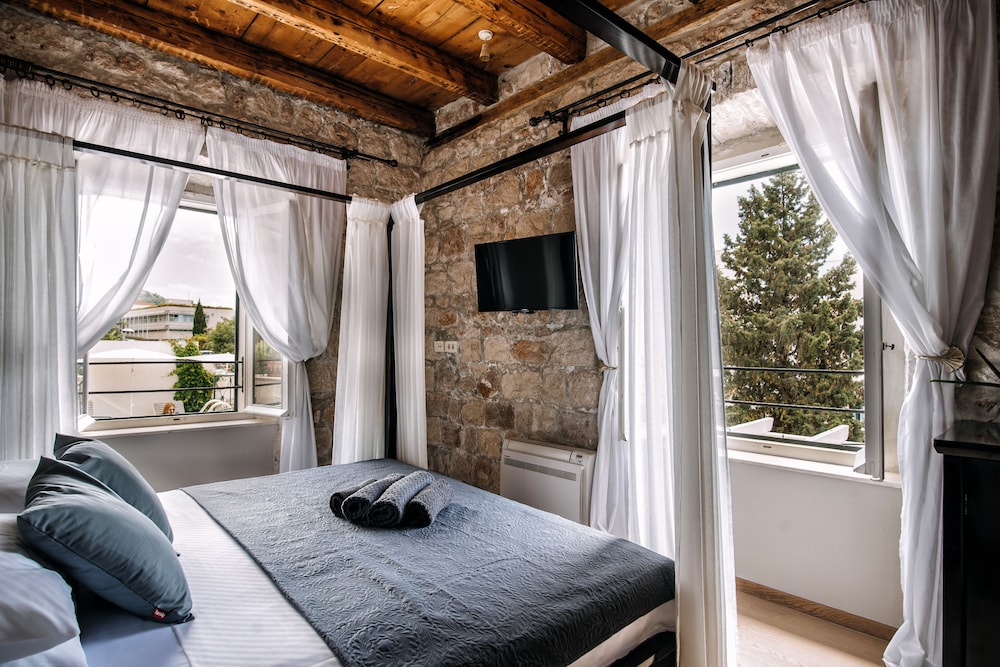 Deluxe Room, City View
