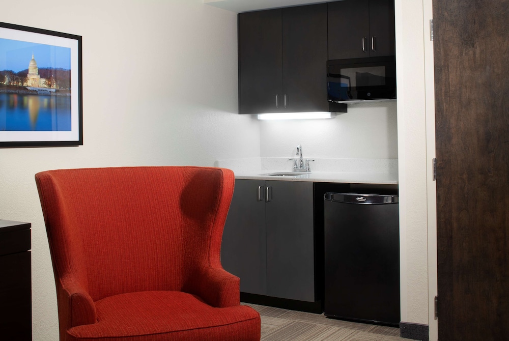 Deluxe Room, 1 King Bed, Accessible (Hearing) - Photo 3