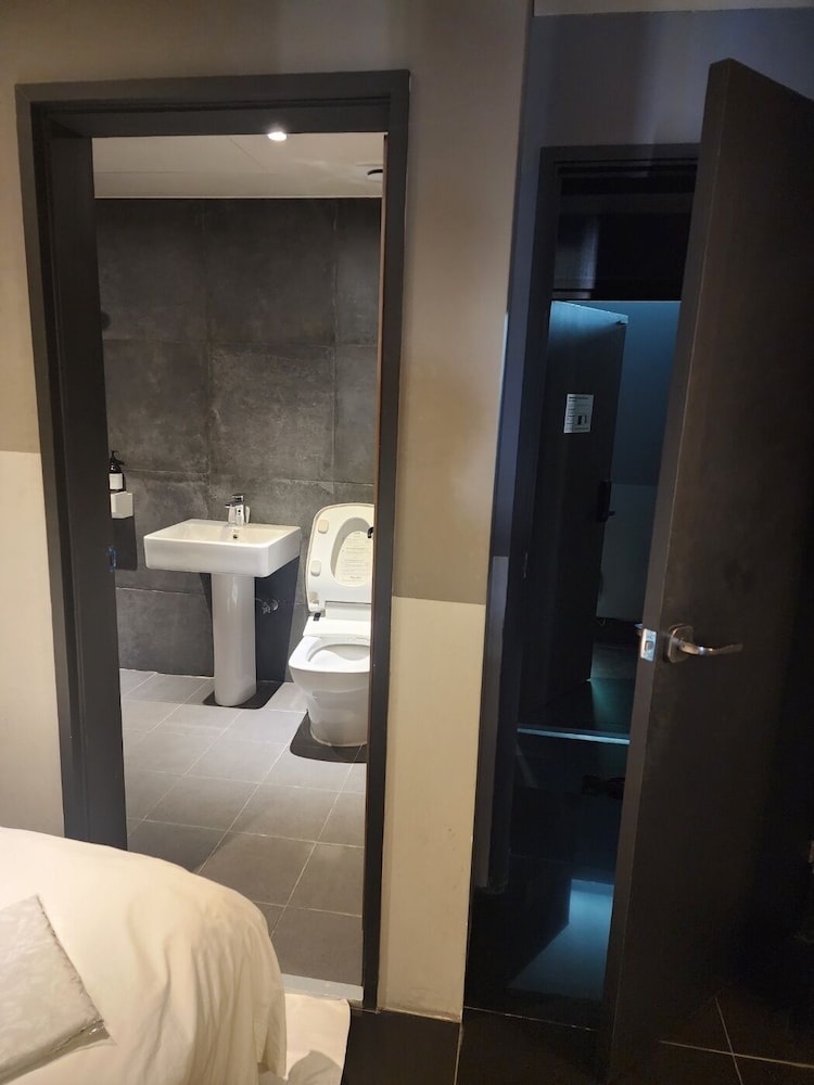 Twin Room - Photo 2
