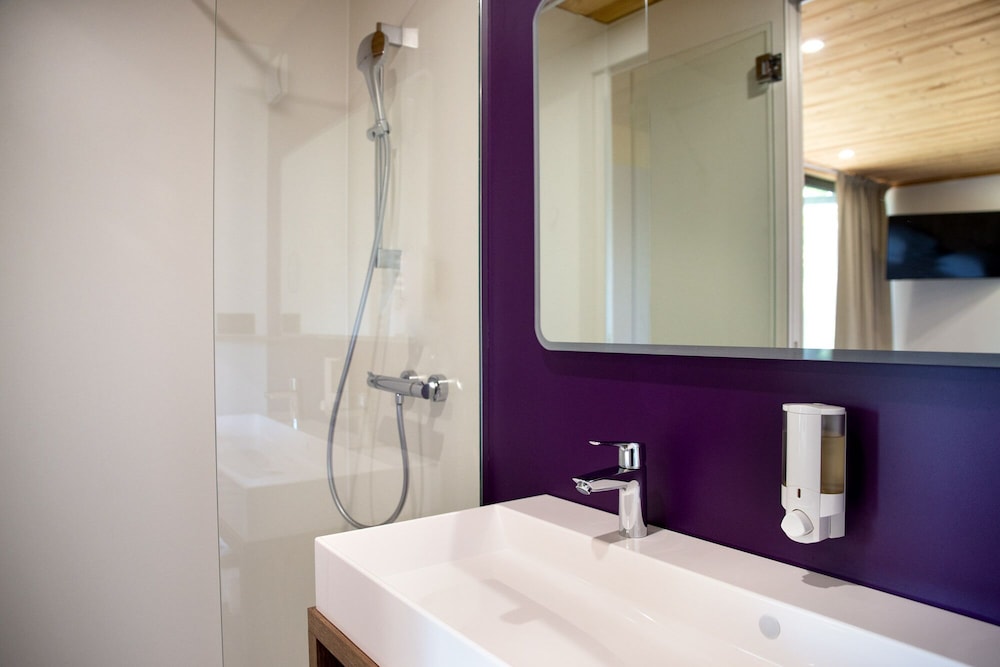 Room - Photo 2